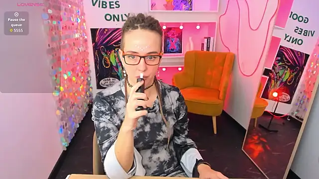 Chat XXX Live LisaFoxy_y