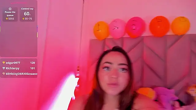 SabrinaVantress Adlı Modelin Canlı XXX Sohbeti