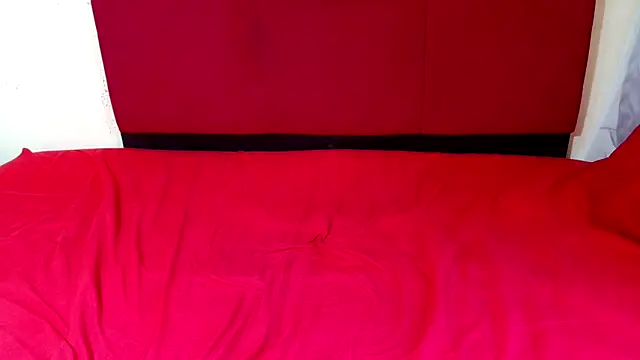 HugeTitisxx 即時 XXX 聊天