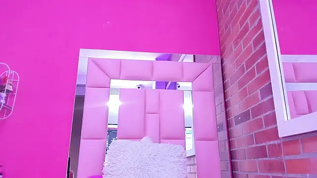 Rebecca_Sandoval Show in webcam