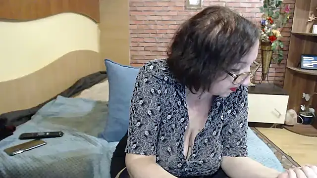 EvelyneFlirtyMilf Live XXX-chat