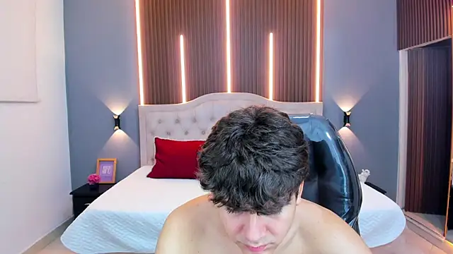 Tommy18__ 即時 XXX 聊天