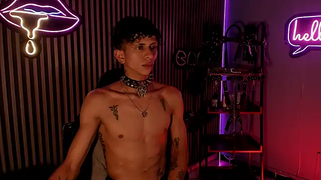 Maximoking26 live XXX chat