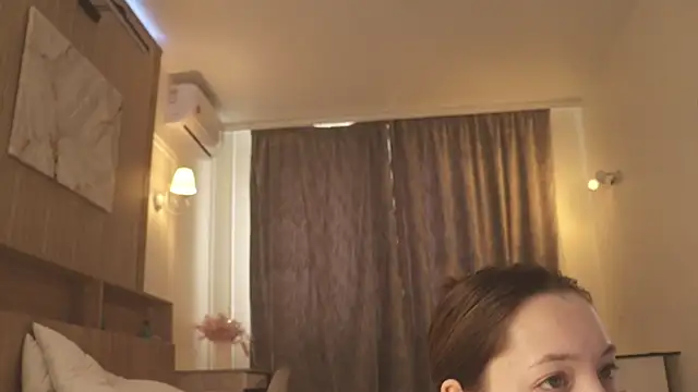 MiaThaine Live XXX Chat