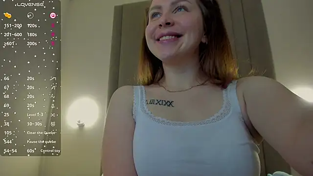 MikaBloom 现场XXX聊天