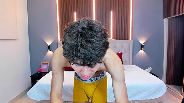 Tommy18__ Chat XXX in diretta