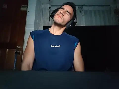 TommyMomentum: онлайн-секс-чат