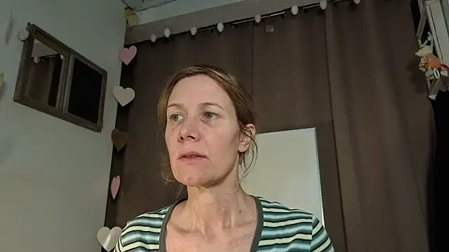 Chat +18 de Lola_Belgium ao vivo