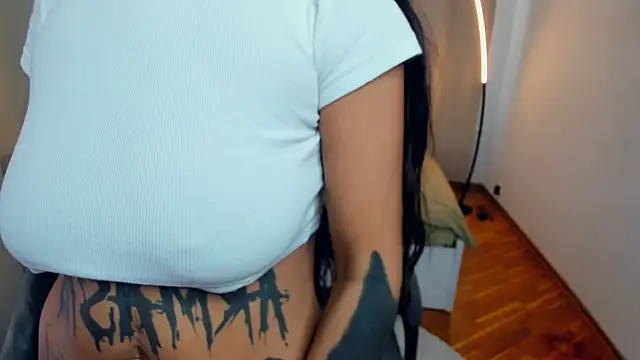 CharimgSabrina Chat XXX in diretta