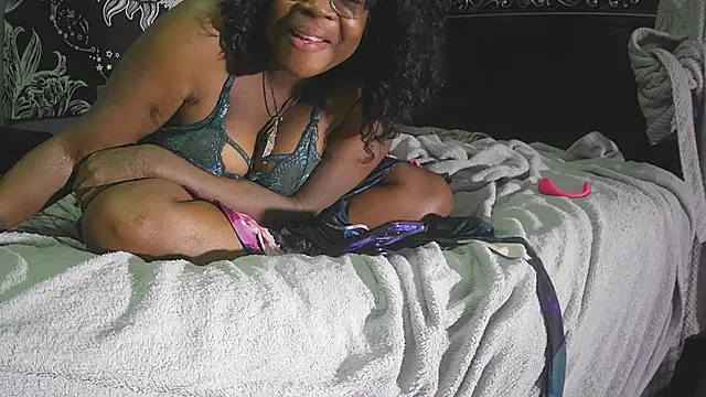 Chat +18 de UriUniverse69 ao vivo