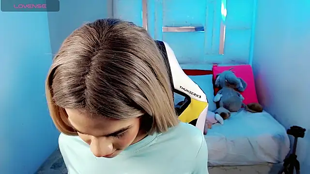 Pokazy przed kamerką – Sophiaa_doll_