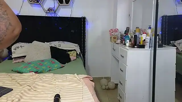 charlotte_077: απευθείας συνομιλία ΧΧΧ