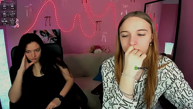 miki-niki: διαδικτυακό σόου στην κάμερα