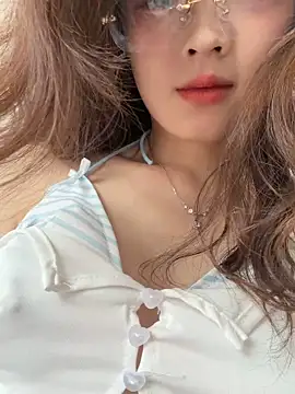 meimei_x: διαδικτυακό σόου στην κάμερα