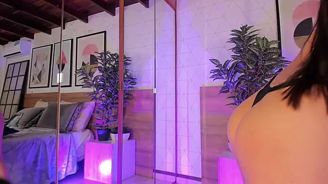 MiaKay1's Live XXX Chat