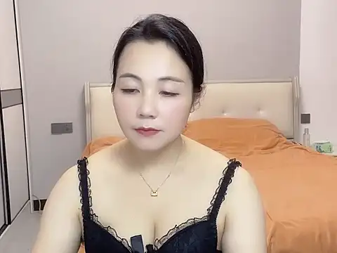 xinbao- live XXX chat