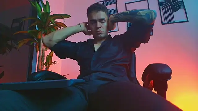 XXX chat uživo modela ALPHA_DOMINUS_