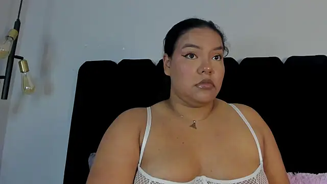 Amaranoir- Adlı Modelin Canlı XXX Sohbeti