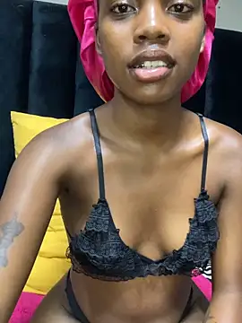 Littlebunny33 Adlı Modelin Web Kamerası Şovu