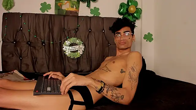 แชท XXX สดของ Gay_Red_Room