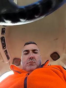 Abelito87: διαδικτυακό σόου στην κάμερα