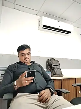 Desi_Lodo_Gujju_Boy Adlı Modelin Canlı XXX Sohbeti