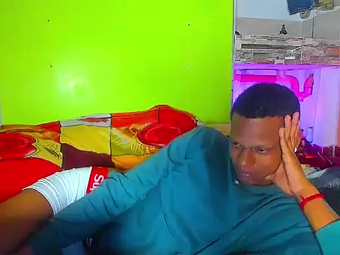 aunstin_farid1 Adlı Modelin Canlı XXX Sohbeti