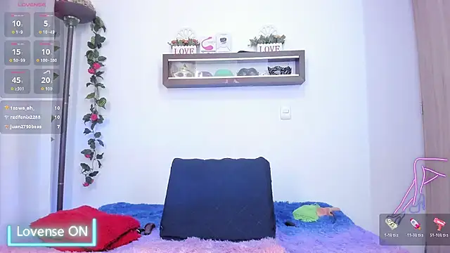 miaroberts69's Live XXX Chat