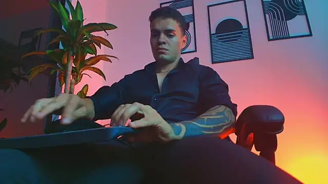 XXX chat uživo modela ALPHA_DOMINUS_