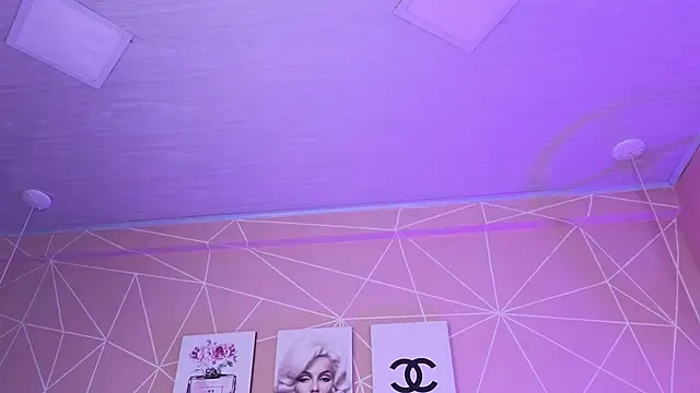 ela_petit's Live XXX Chat