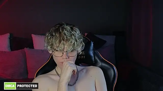 Chat XXX en directo de Keytaro