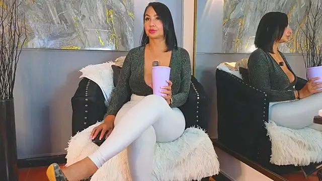 almaa_18 在線直播表演