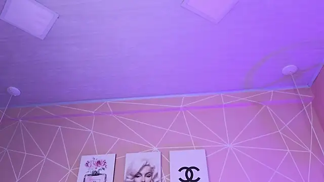 ela_petit – Naživo XXX chat