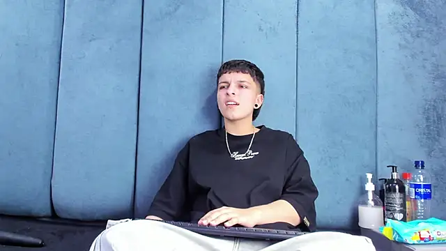 Megan_Thompson_ Live XXX-Chat