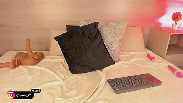 Nyxee_ live XXX chat