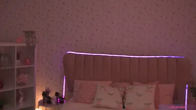 Sexy_Ira Adlı Modelin Canlı XXX Sohbeti