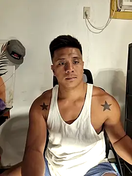 Felix_Asher: διαδικτυακό σόου στην κάμερα