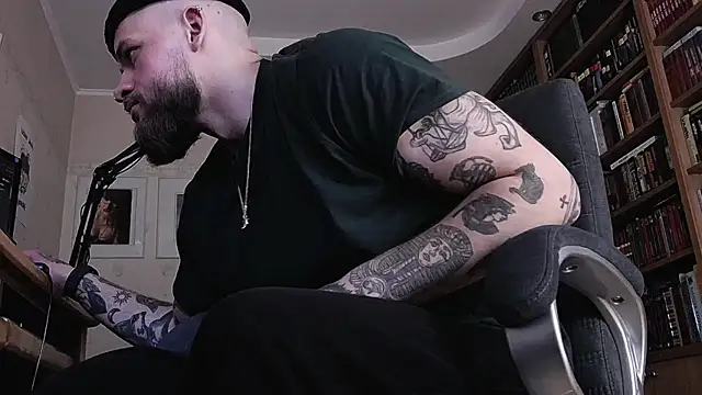 Show modela FindomJason na web-kameri