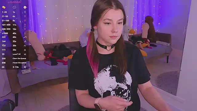 Mira_Falls Chat XXX live