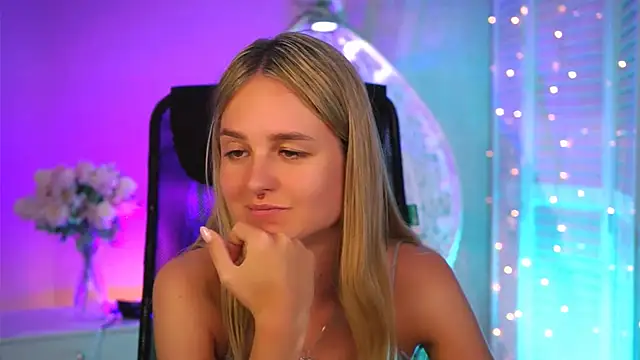 DeboraLarson Adlı Modelin Canlı XXX Sohbeti