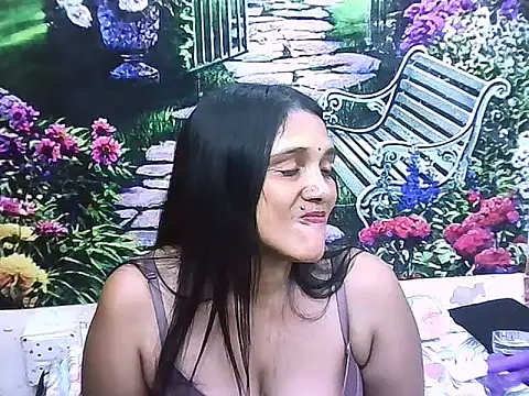 IndianSexyLady20 Adlı Modelin Canlı XXX Sohbeti