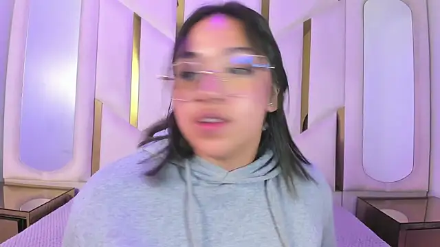 IsabellRodriguez18's Live XXX Chat