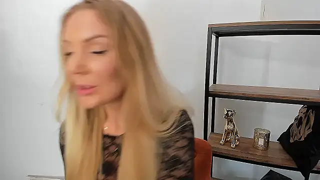 Chat +18 de AulloraHoney ao vivo