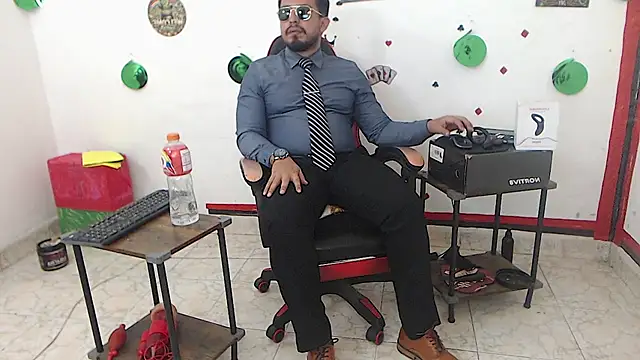 Show de KalethBigDick na webcam