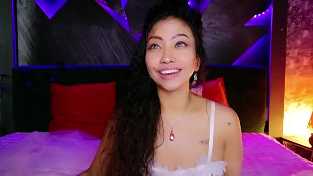 Show modela ElyaQuinn na web-kameri