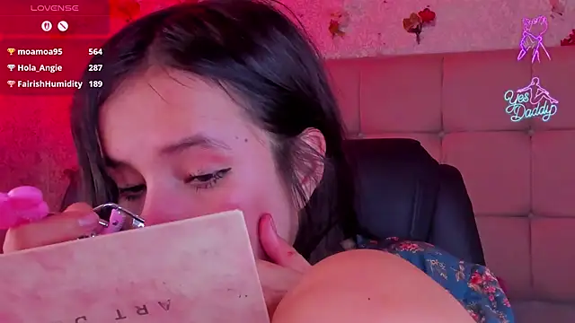 Kitty_Rose_CS: διαδικτυακό σόου στην κάμερα