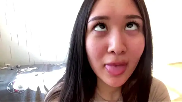 Chat XXX en directo de YourMiIa