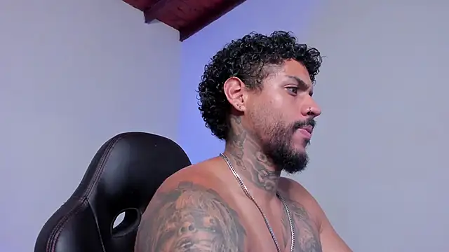 LuigiVitale_1n Live XXX chat