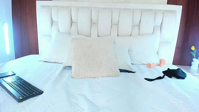 Anita23__ Adlı Modelin Canlı XXX Sohbeti