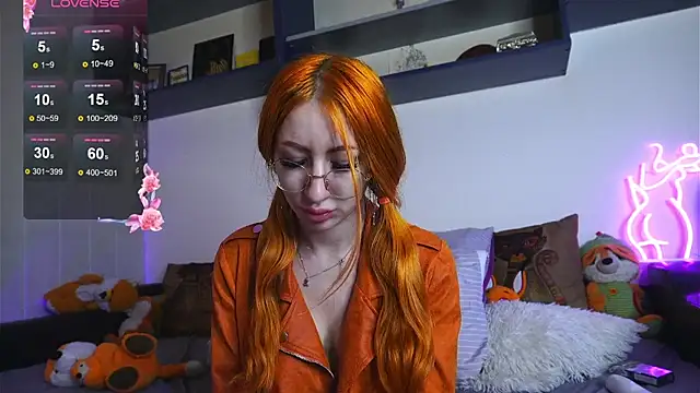 Show modela DaddysLittleSlutfox na web-kameri